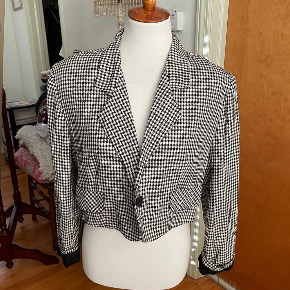 Houndstooth Cropped Blazer